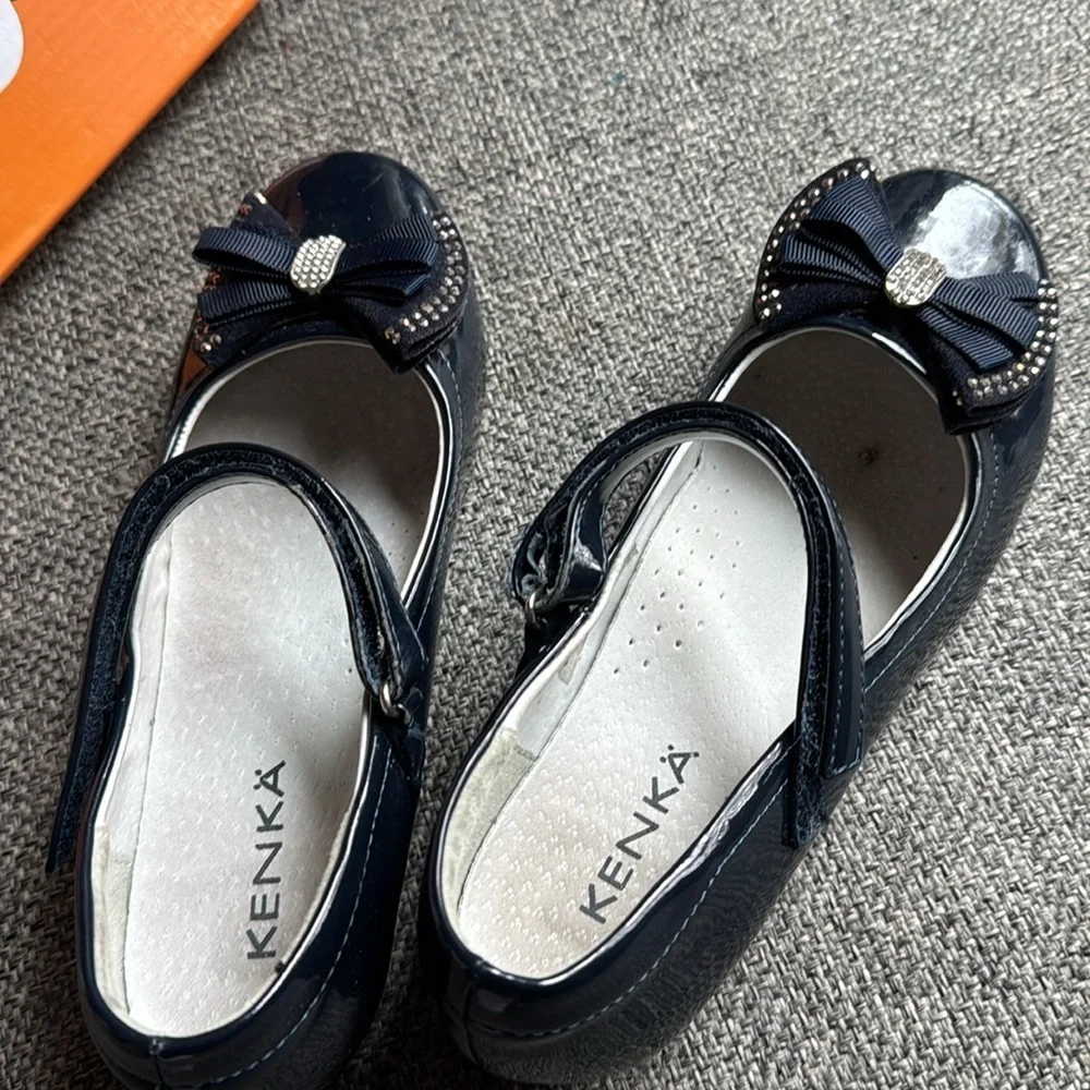 Kids shoes. Size 34